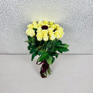 Композиция из 25 роз “Единственной”